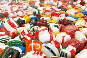 The sweet taste of Christmas. And a family legacy. Julie Tomascik shares the story of the unique flavors and stripes of a hard candy Christmas on Texas Table Top.