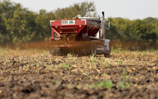 Texas farmers and ranchers are seeking alternate fertilizer sources as retail fertilizer prices continue to rise.