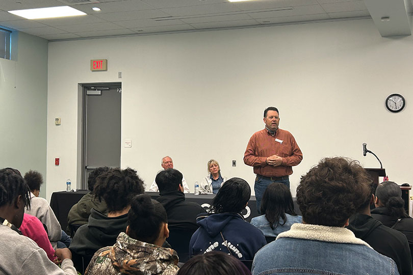 TFB’s AgLead SVI tours Southeast Texas agriculture Members of Texas Farm Bureau’s AgLead XVI class toured farms, ranches and agricultural businesses in Southeast Texas this month.