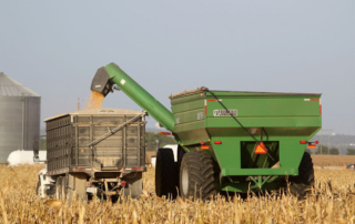 Majority of income for farm families comes from off-farm jobs A recent Market Intel report underscores a growing reality: most U.S. farm families rely heavily on income earned off the farm to stay afloat.