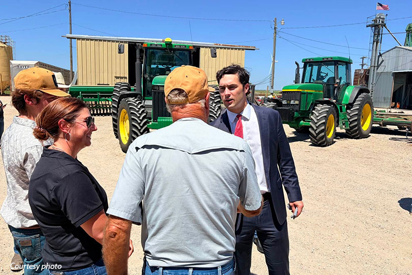 Farmers, ranchers meet with congressional lawmakers, staff Texas farmers and ranchers met with congressional lawmakers and staff during the August recess to discuss challenges facing agriculture and the need for action in Washington, D.C.